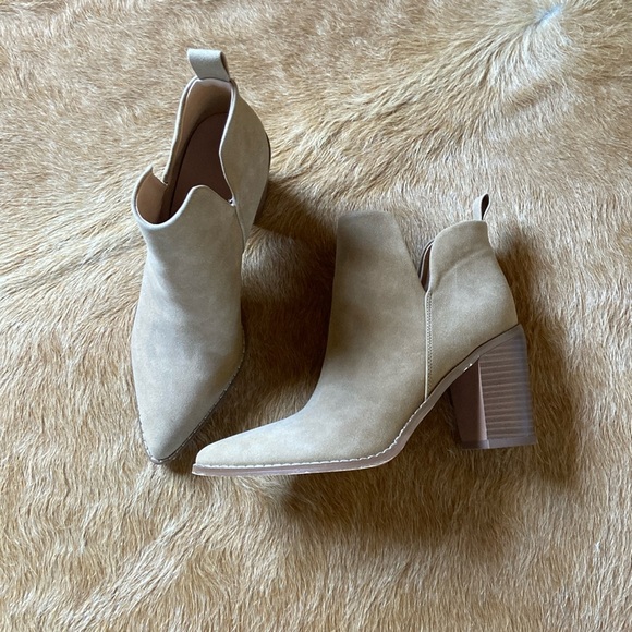 Tan chunky heel ankle boots - Picture 1 of 5